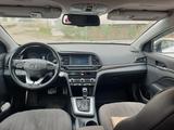 Hyundai Elantra 2019 года за 8 300 000 тг. в Шымкент – фото 4