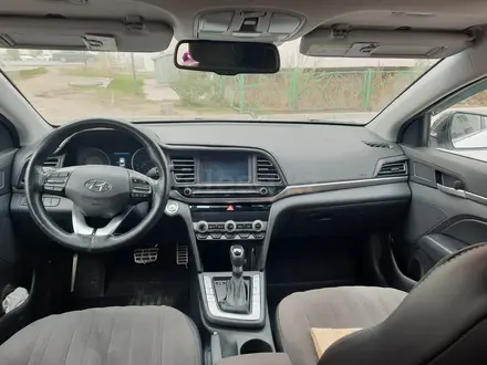 Hyundai Elantra 2019 года за 8 300 000 тг. в Шымкент – фото 4