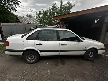 Volkswagen Passat 1993 года за 1 200 000 тг. в Есик – фото 3