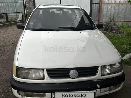 Volkswagen Passat 1993 года за 1 200 000 тг. в Есик
