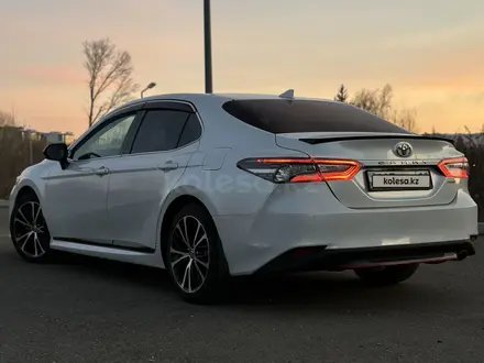 Toyota Camry 2021 года за 13 800 000 тг. в Усть-Каменогорск – фото 2