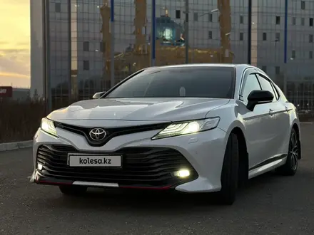 Toyota Camry 2021 года за 13 800 000 тг. в Усть-Каменогорск – фото 3