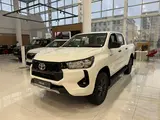 Toyota Hilux Elegance 2025 года за 27 390 000 тг. в Атырау
