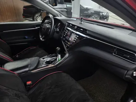 Toyota Camry 2019 года за 12 200 000 тг. в Алматы – фото 14