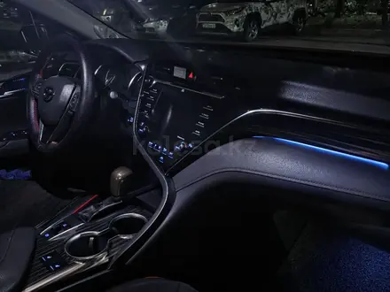 Toyota Camry 2019 года за 12 200 000 тг. в Алматы – фото 23