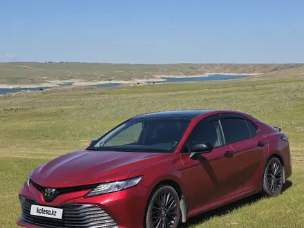 Toyota Camry 2019 года за 12 200 000 тг. в Алматы – фото 25