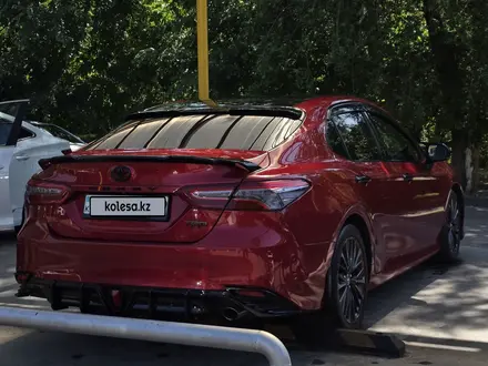 Toyota Camry 2019 года за 12 200 000 тг. в Алматы – фото 28