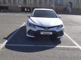 Toyota Camry 2023 года за 16 800 000 тг. в Атырау – фото 2