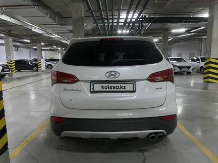 Hyundai Santa Fe 2014 года за 9 000 000 тг. в Астана – фото 4