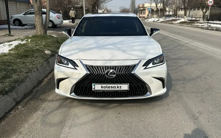 Lexus ES 250 2019 года за 22 000 000 тг. в Шымкент