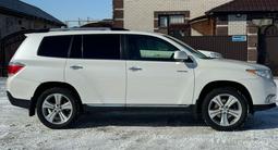 Toyota Highlander 2013 годаfor13 500 000 тг. в Актобе