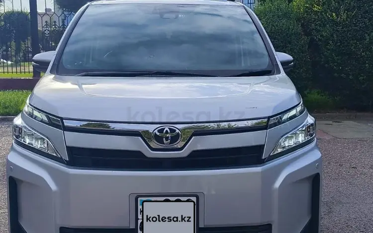 Toyota Voxy 2017 года за 11 000 000 тг. в Алматы