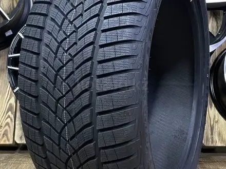 Goodyear UltraGrip Performance + SUV 265/45 R21 108 W за 143 000 тг. в Атырау