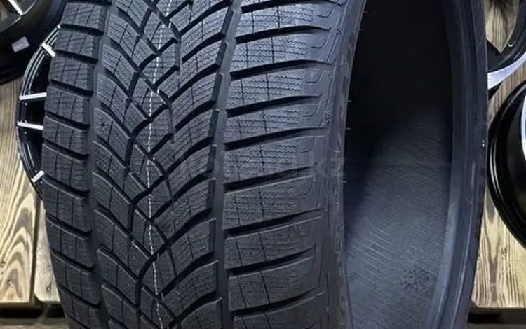 Goodyear UltraGrip Performance + SUV 265/45 R21 108 W за 143 000 тг. в Атырау