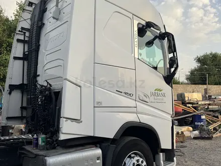 Volvo  FH 2014 года за 18 000 000 тг. в Шымкент – фото 2
