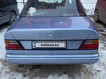 Mercedes-Benz E 220 1991 года за 1 800 000 тг. в Алматы – фото 2