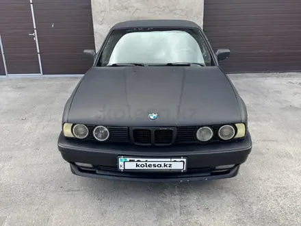 BMW 525 1990 года за 1 100 000 тг. в Караганда – фото 2