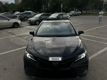 Toyota Camry 2019 года за 7 500 000 тг. в Актобе – фото 3