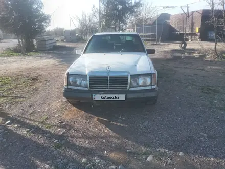 Mercedes-Benz E 230 1988 года за 900 000 тг. в Алматы