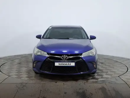Toyota Camry 2015 года за 6 690 000 тг. в Астана – фото 2