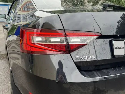 Skoda Superb 2018 года за 10 500 000 тг. в Алматы – фото 9