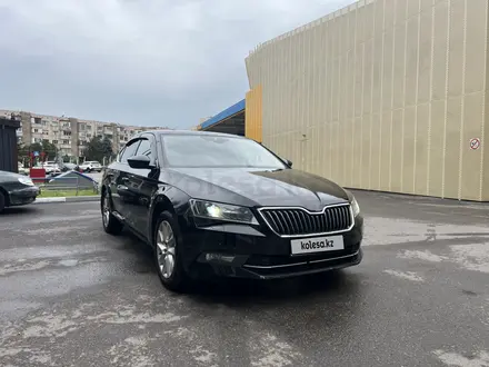 Skoda Superb 2018 года за 10 500 000 тг. в Алматы – фото 17