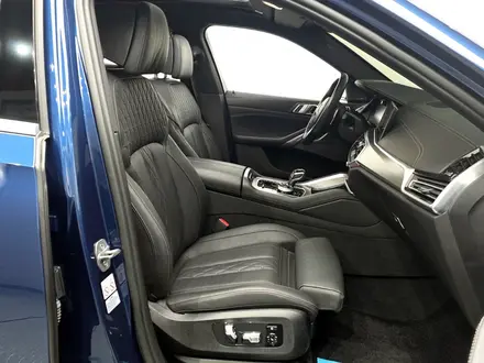 BMW X6 XDrive 40i 2023 года за 39 000 000 тг. в Алматы – фото 16