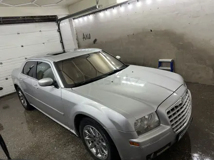 Chrysler 300C 2005 года за 5 800 000 тг. в Алматы – фото 2