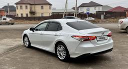 Toyota Camry 2021 года за 14 000 000 тг. в Актобе – фото 4