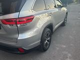 Toyota Highlander 2018 года за 17 500 000 тг. в Шымкент – фото 4