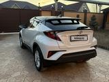 Toyota C-HR 2019 года за 11 000 000 тг. в Атырау – фото 3