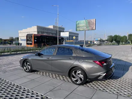 Hyundai Elantra 2023 года за 10 100 000 тг. в Актобе – фото 3