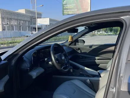 Hyundai Elantra 2023 года за 10 100 000 тг. в Актобе – фото 16