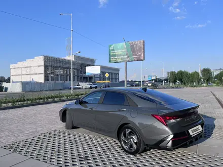 Hyundai Elantra 2023 года за 10 100 000 тг. в Актобе – фото 15