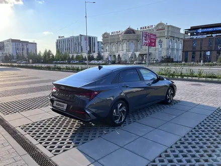 Hyundai Elantra 2023 года за 10 100 000 тг. в Актобе – фото 19