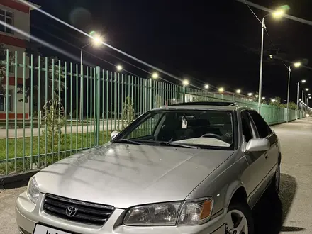 Toyota Camry 2000 года за 4 000 000 тг. в Жаркент – фото 2