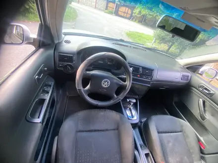 Volkswagen Golf 2002 года за 2 500 000 тг. в Алматы – фото 8