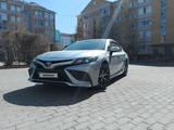 Toyota Camry 2021 года за 13 000 000 тг. в Актобе