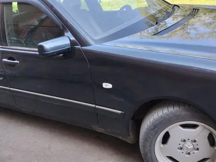 Mercedes-Benz E 280 1998 года за 2 400 000 тг. в Караганда – фото 4