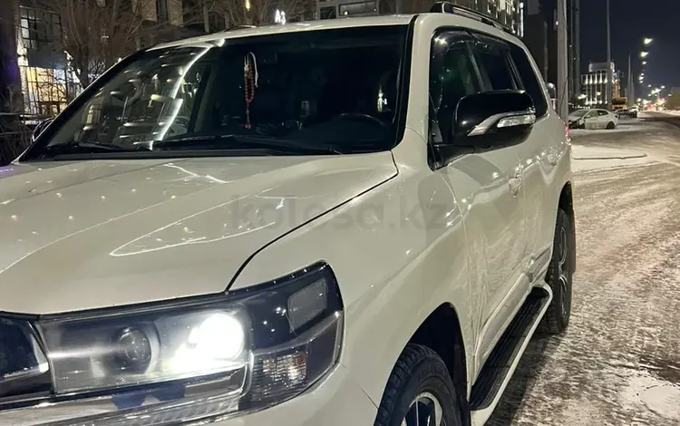 Toyota Land Cruiser 2013 годаfor22 200 000 тг. в Астана