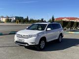 Toyota Highlander 2013 года за 13 450 000 тг. в Семей