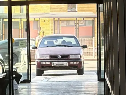 Volkswagen Passat 1994 года за 1 400 000 тг. в Уральск – фото 9