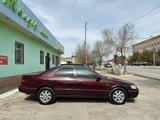 Toyota Camry 2000 года за 3 750 000 тг. в Шымкент – фото 2