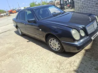 Mercedes-Benz E 240