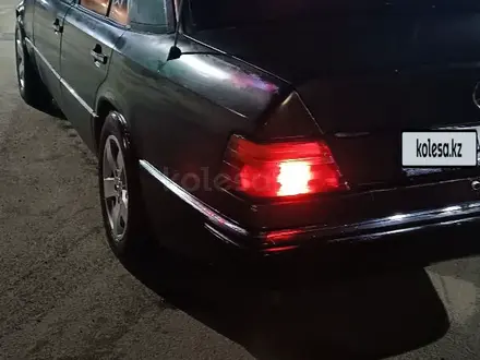Mercedes-Benz E 230 1990 года за 1 250 000 тг. в Алматы – фото 2