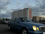 Mercedes-Benz E 200 1997 годаүшін2 500 000 тг. в Петропавловск – фото 2