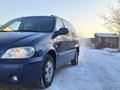 Kia Carnival 2003 года за 3 800 000 тг. в Петропавловск – фото 24