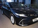 Toyota Camry 2021 года за 13 500 000 тг. в Астана – фото 2