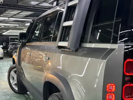 Land Rover Defender 2022 года за 50 800 000 тг. в Алматы – фото 9
