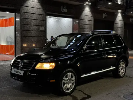 Volkswagen Touareg 2005 года за 7 000 000 тг. в Алматы